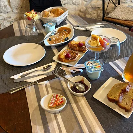 Les Mirabelles Bed & Breakfast 3*